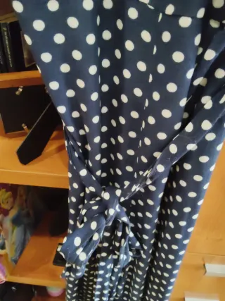 Mono azul de lunares blancos