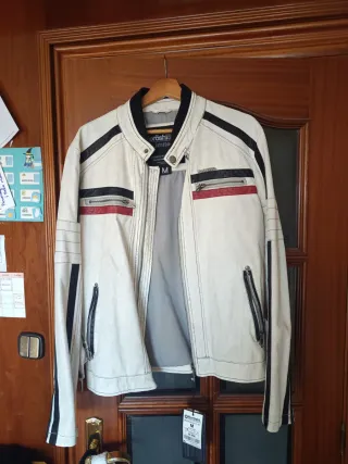 Chaqueta Koröshi Negra y Blanca