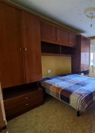 URGE Cama, mesitas, comoda y Armario puente