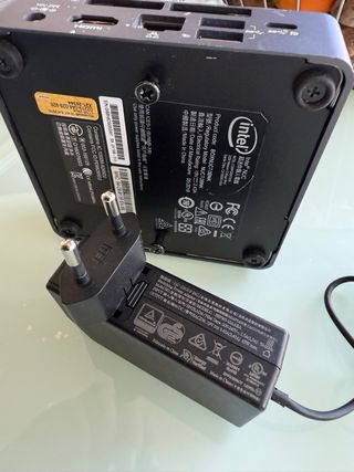 Intel NUC7i3BNK Mini PC i3 8GB RAM SSD