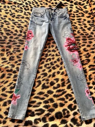 Pantalón vaquero Guess flores azul claro