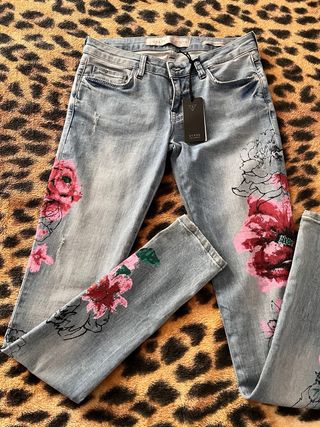 Pantalón vaquero Guess flores azul claro