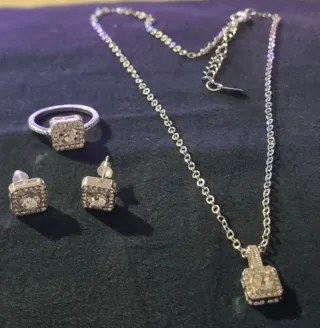 Conjunto Collar, Anillo y Pendientes