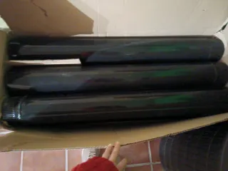 Estufa de leña redonda y chimenea