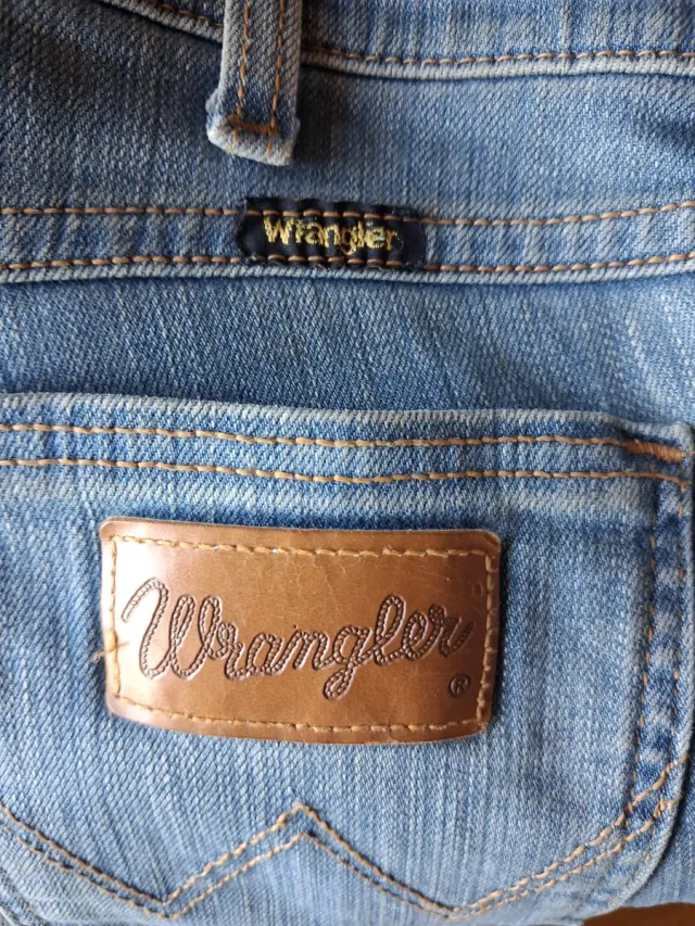 Pantalones Wrangler elásticos