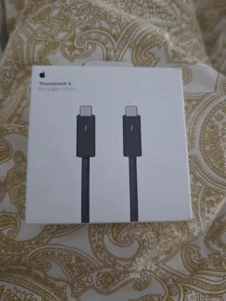 Cable Thunderbolt 4 Pro Apple 1.8m