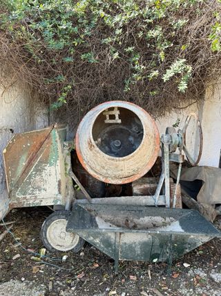 Lote maquinaria obra- hormigonera- monta cargas