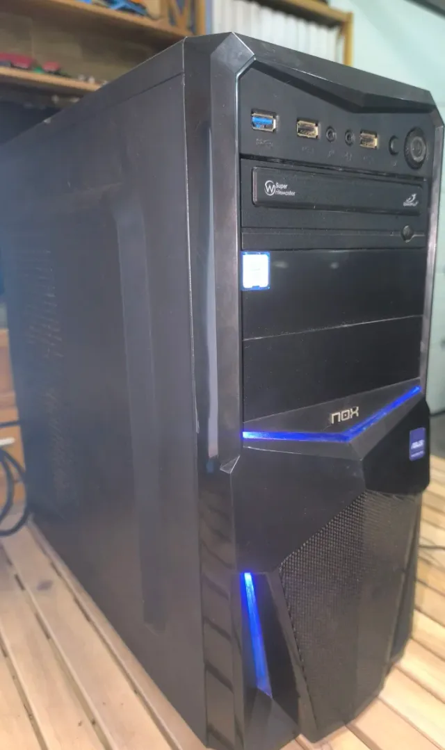 Torre PC NOX Negra con Luces Azules