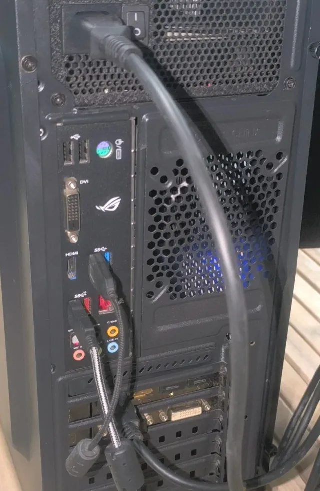 Torre PC NOX Negra con Luces Azules