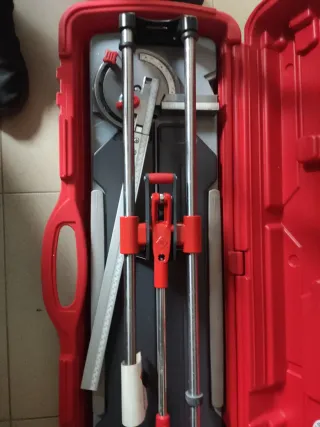 Cortador de azulejo Rubi en maletín modelo TR-600