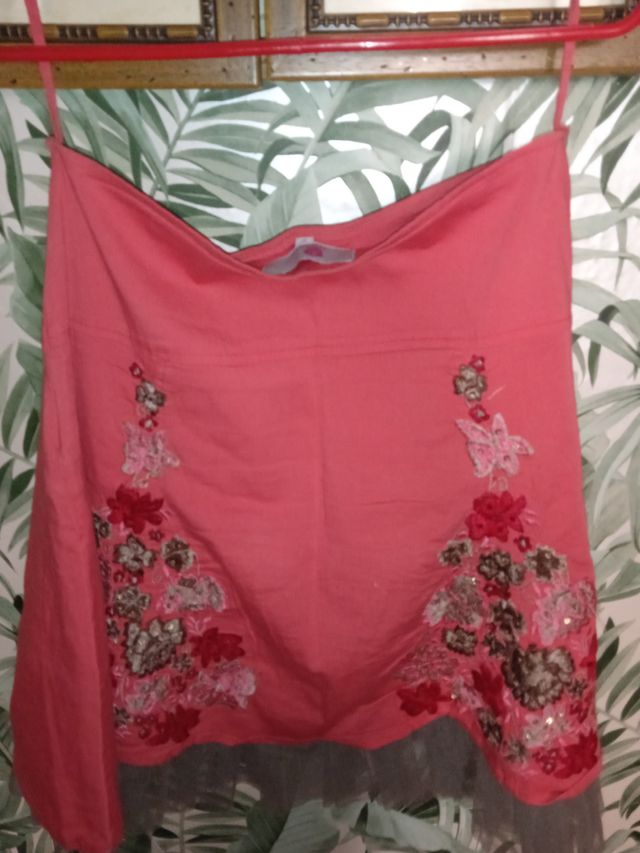 Gonna rosa e rossa ricamata