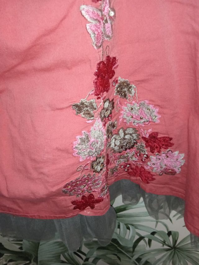 Gonna rosa e rossa ricamata