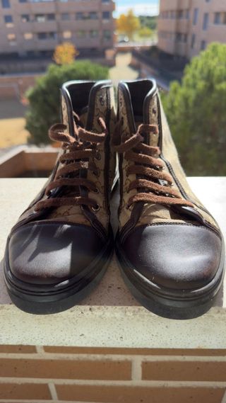 Zapatillas Gucci Beige y Marrón.