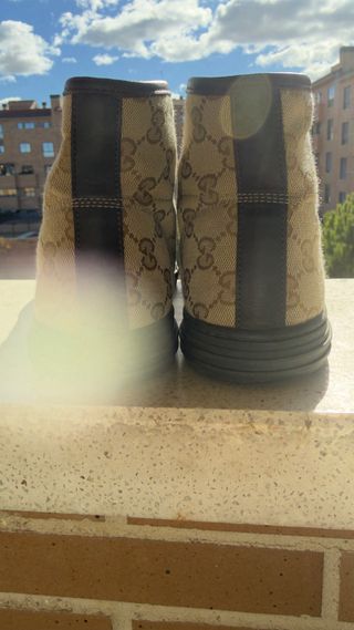 Zapatillas Gucci Beige y Marrón.