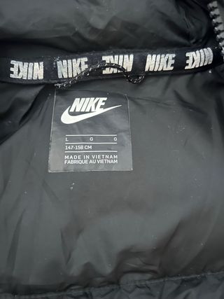 Anorak Nike Negro con Capucha.