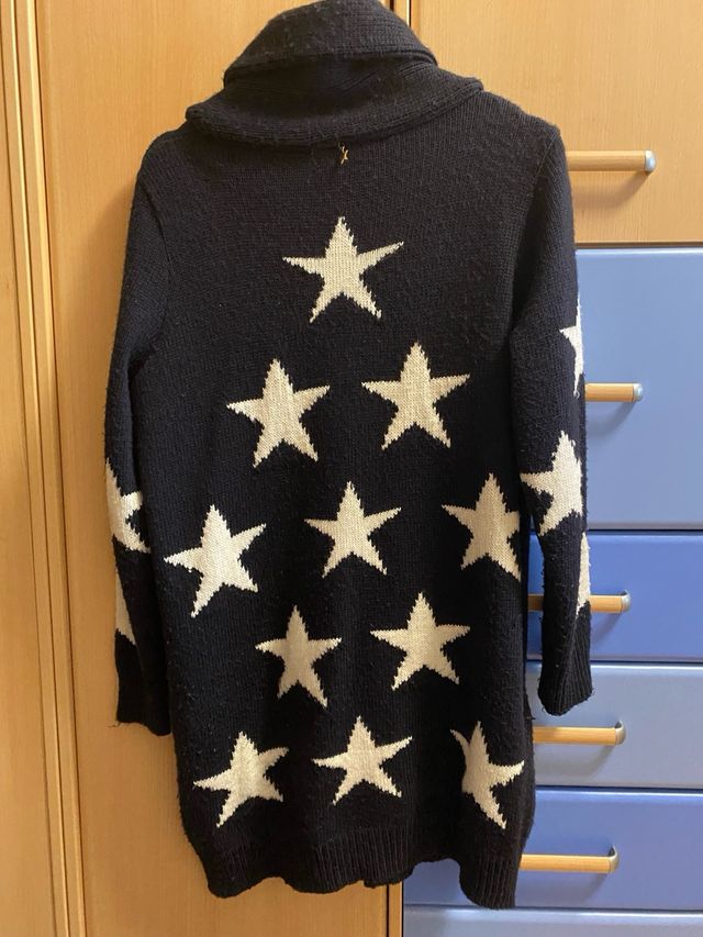 Chaqueta larga de lana con estrellas