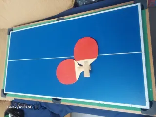 Mesa de billar con accesorios