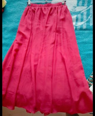 Falda larga vaporosa roja