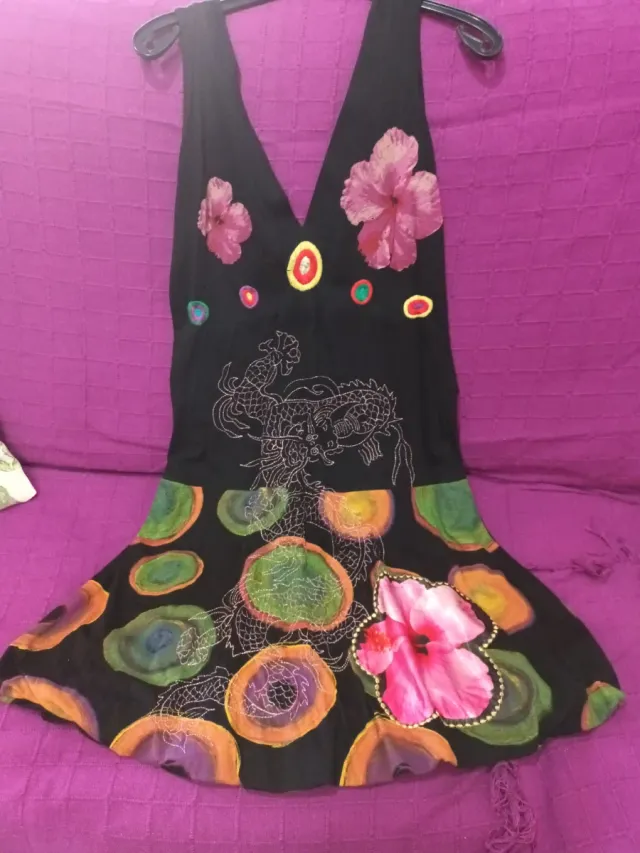 Vestido Desigual Negro con Flores y Dragón
