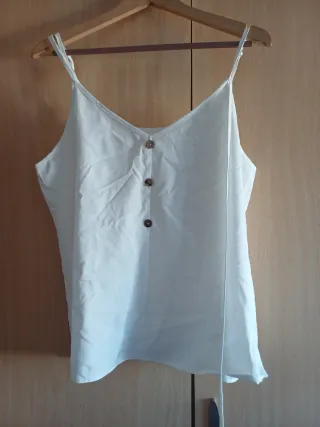 Top tirantes finos con botones