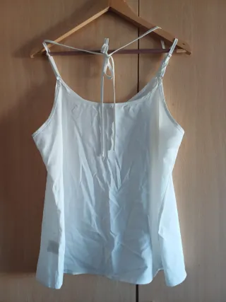 Top tirantes finos con botones