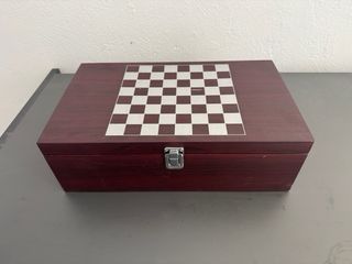 Scatola scacchi e vino Martini vintage