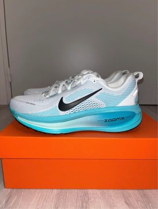 Nike basket rmg Vomero 18 Azul y Blanco