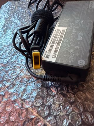 Cargador Lenovo 90W Original
