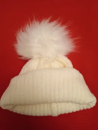 Gorro de lana blanco con pompón