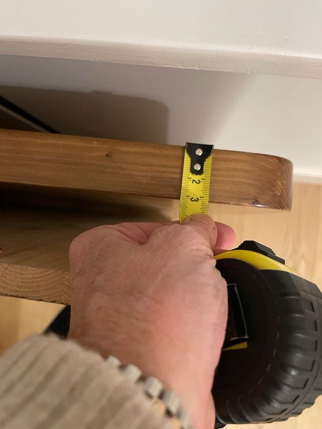 Mesa de estudio con cajonera de madera