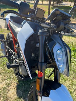 KTM Duke 125 2019 Blanca y Naranja