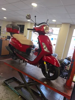 Moto Scooter SYM 125cc Roja