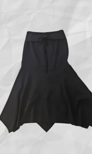 Gonna nera lunga con lacci