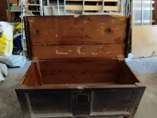 Baúl de madera antiguo