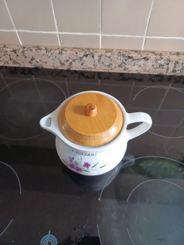 Jarra cerámica con tapa madera. Pescado