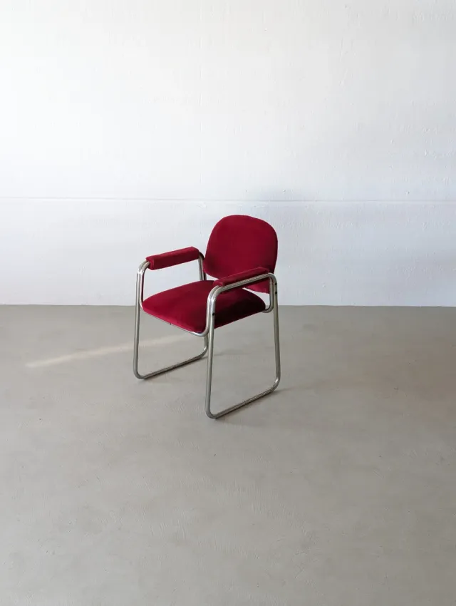 Poltrona vintage in velluto rosso