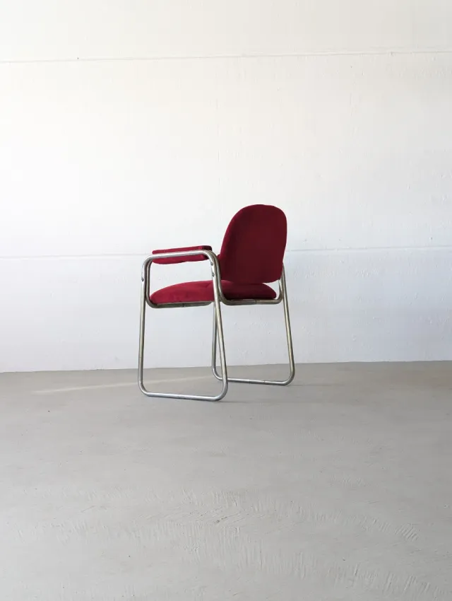 Poltrona vintage in velluto rosso