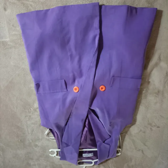 Chaleco Morado con Botones Naranja Talla M.