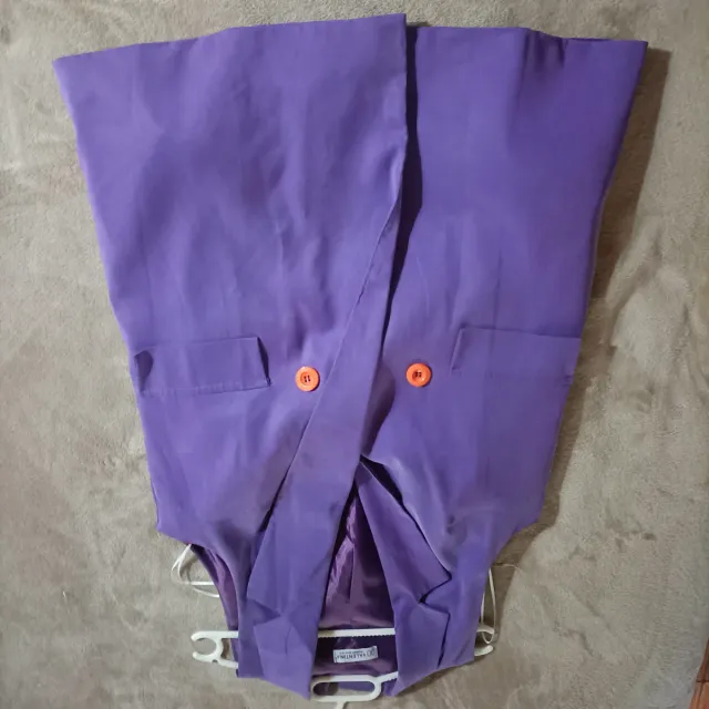 Chaleco Morado con Botones Naranja Talla M.