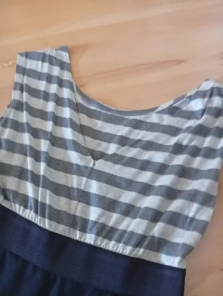 Vestido rayas y negro con dibujo de encaje