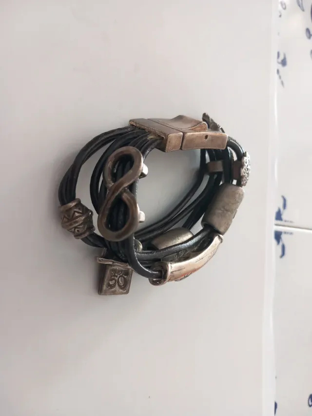 Pulsera Uno de 50 Cuero Negro y Plata