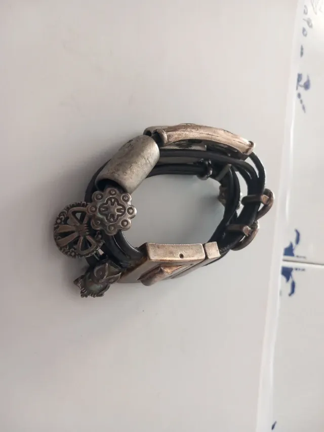 Pulsera Uno de 50 Cuero Negro y Plata