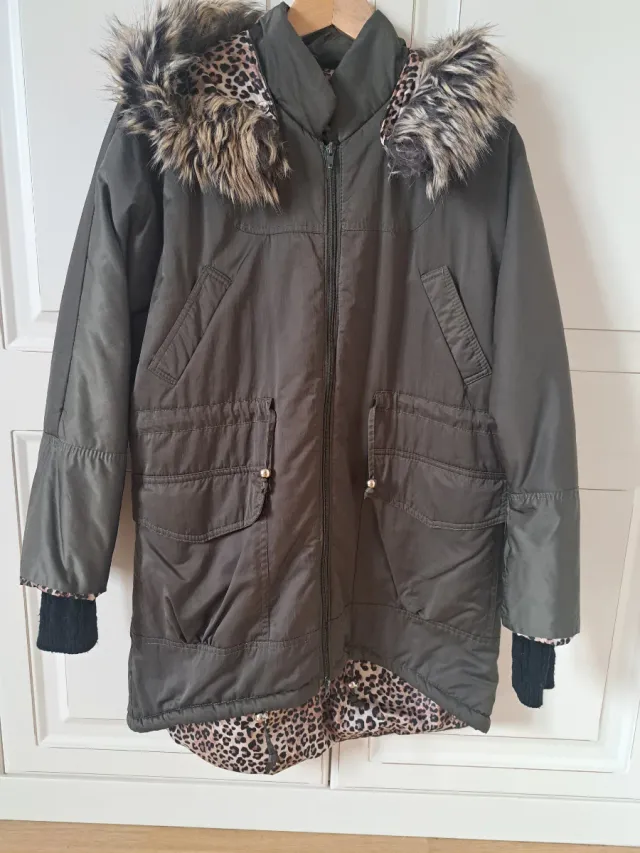 Cazadora mujer verde con estampado