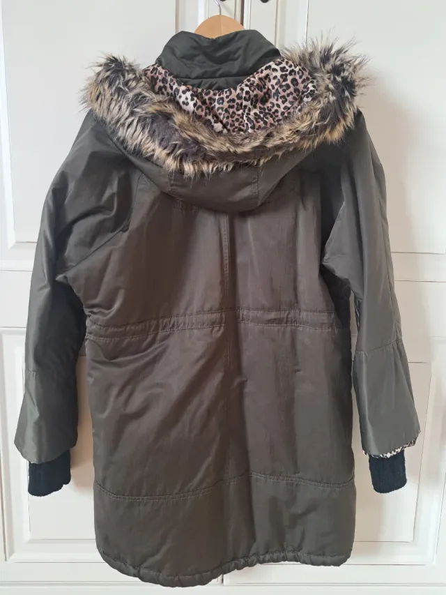 Cazadora mujer verde con estampado