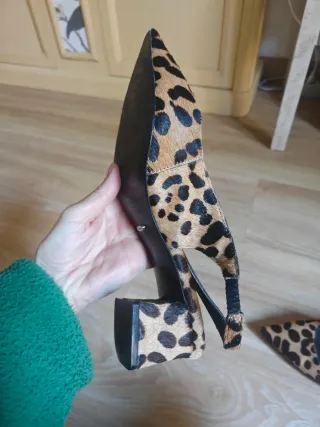 Zapatos tacón bloque punta fina estampado leopardo