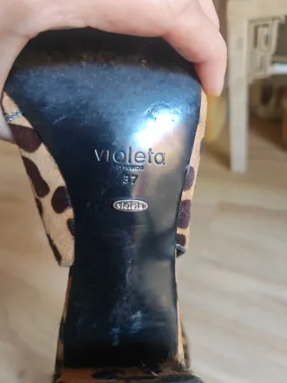 Zapatos tacón bloque punta fina estampado leopardo