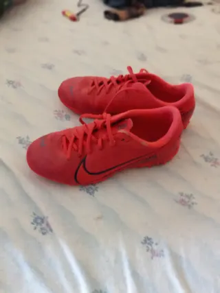 Botas de fútbol Nike rojas
