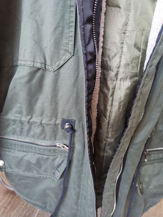 Abrigo Bershka verde militar talla L