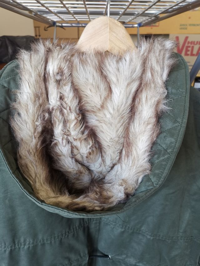 Abrigo Bershka verde militar talla L