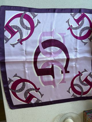 Foulard Guess Rosa e Viola